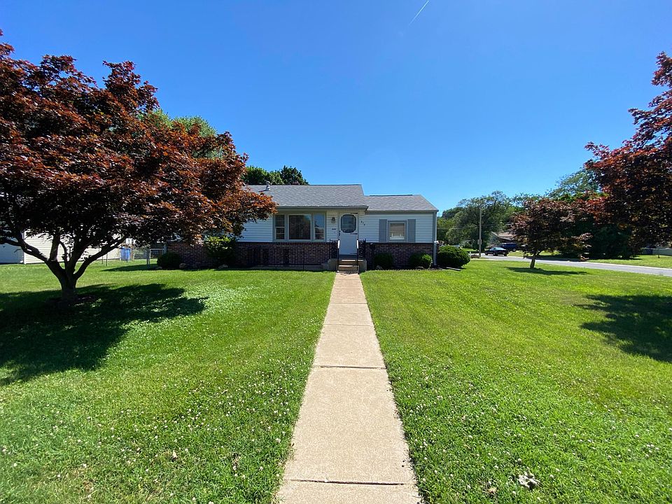 1st image of 978 Loekes Dr