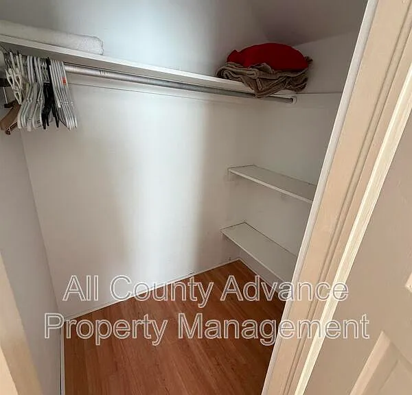 912 Pine St — Photo 8
