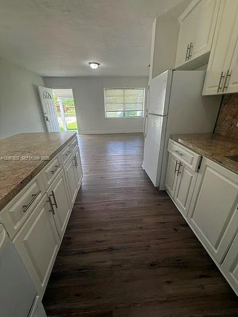 2 bed, 1.0 bath, $2,400 — Photo 2