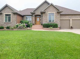 1019 Heritage Dr, Madison, SD 57042