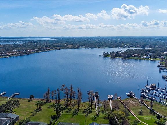 2nd image of 1910 Lake Roberts Landing Dr