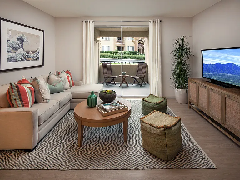 Las Flores Apartment Homes — Photo 6