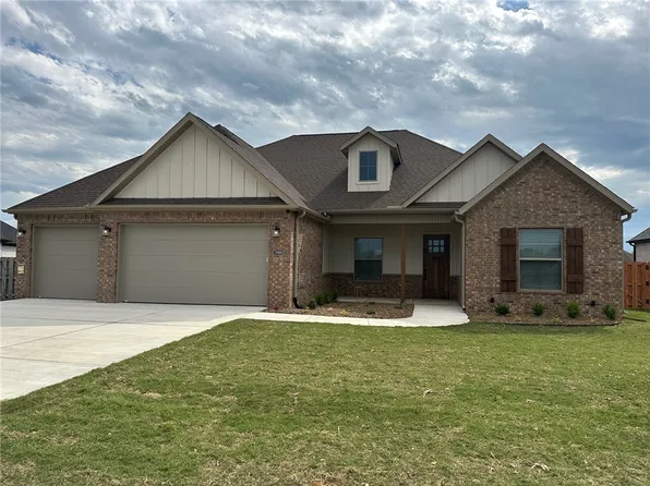 7899 Via Roma Ave, Springdale, AR 72762