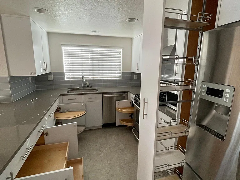 9909 Maya Linda Rd — Photo 2
