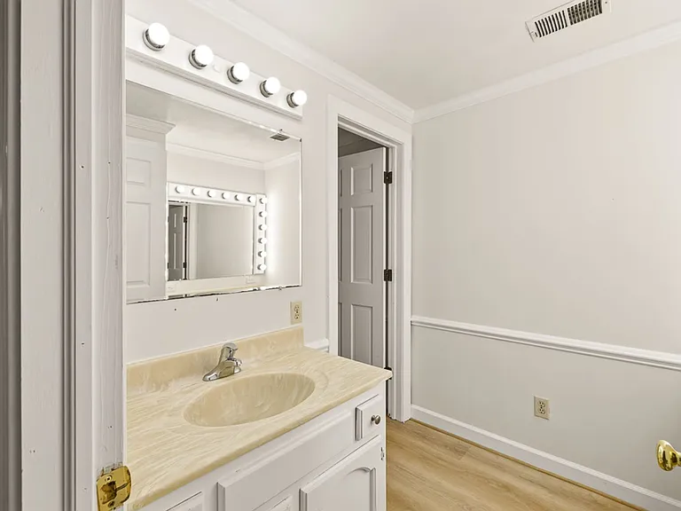512 Bonsack Ct — Photo 32