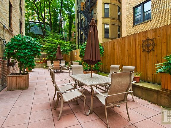 4th image of 240 W 75th St APT 4C