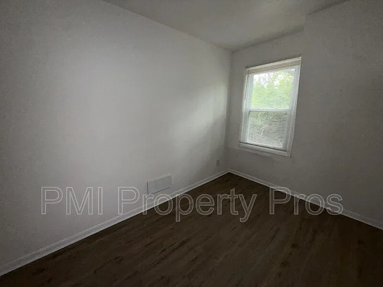 9031A N 95th St — Photo 11
