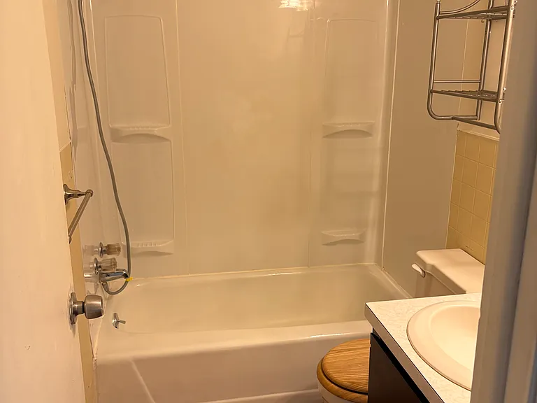 1140 Eastwood Dr — Photo 5