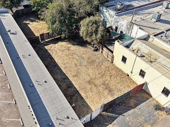 4th image of 202 Heinlen St