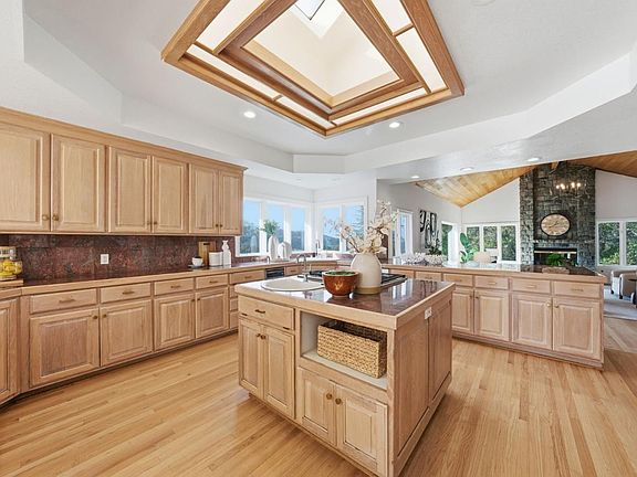 4th image of 22334 Regnart Rd