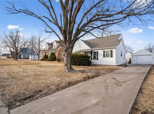 2016 Johnson Ave NW, Cedar Rapids, IA 52405