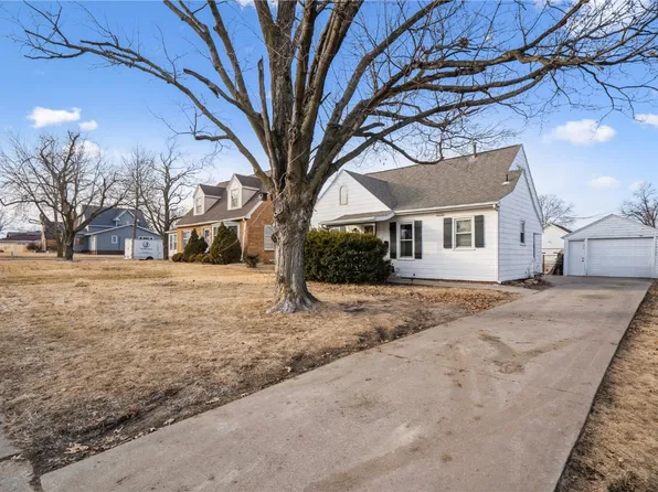 2016 Johnson Ave NW, Cedar Rapids, IA 52405