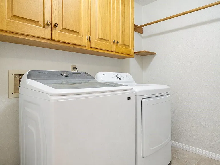 18310 Spellbrook Dr — Photo 37