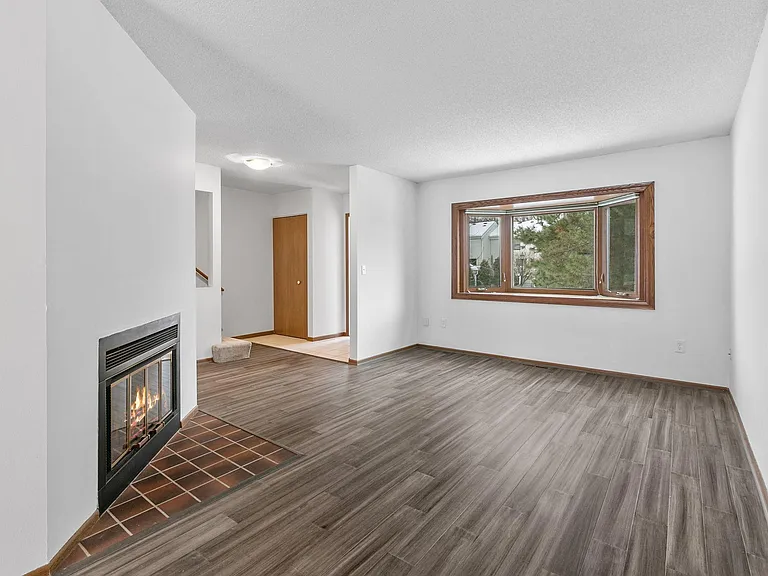 232 3rd Ave NE — Photo 3