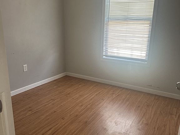 3rd image of 716 W Woodland Ave
