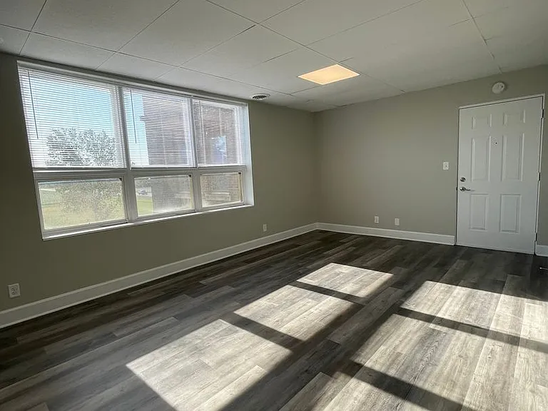 815 W. Columbia — Photo 15