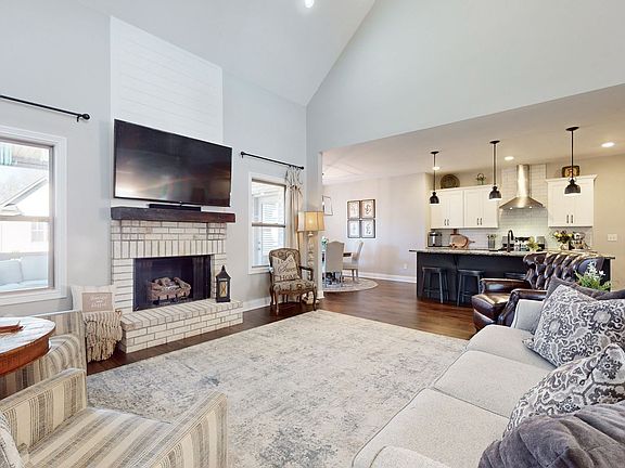 2nd image of 1511 Amblewood Way