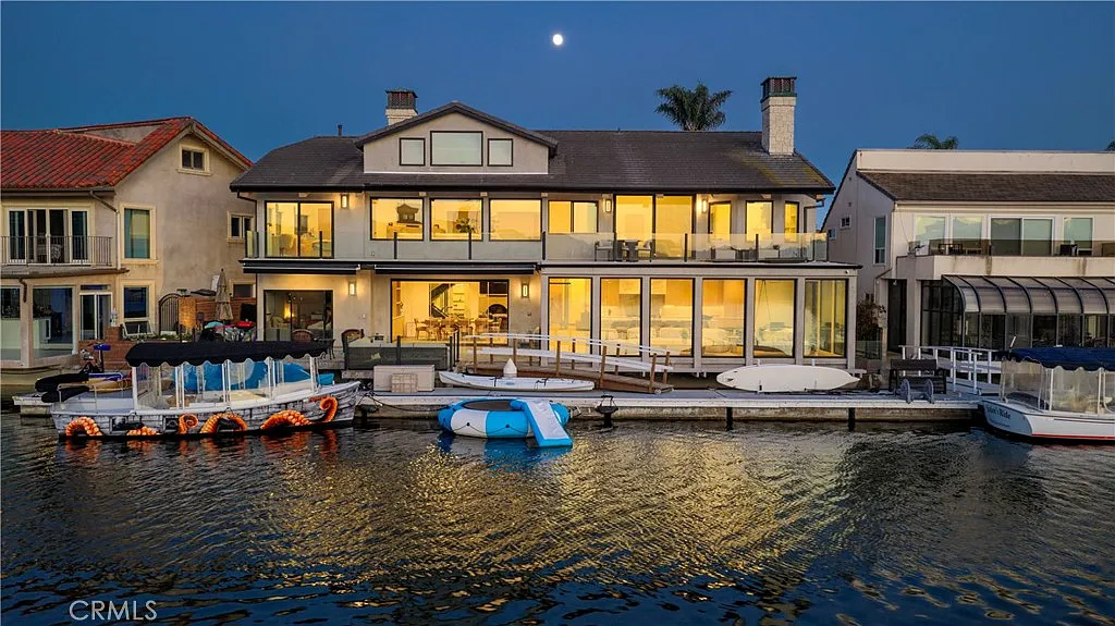 5 bed, 5.5 bath, 5500 sqft, $19,500 — Photo 2