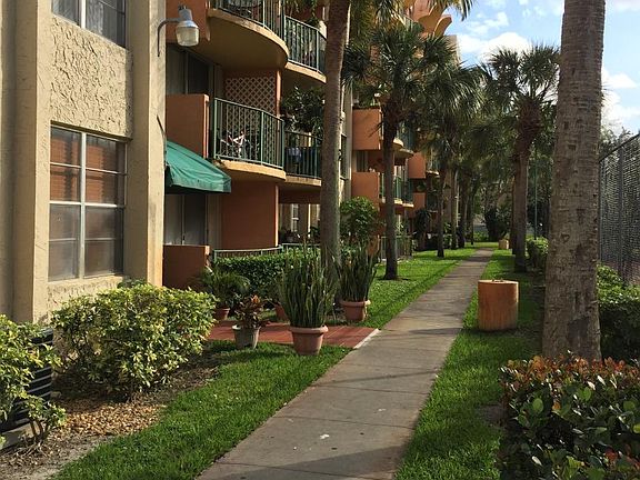 3rd image of 9310 Fontainebleau Blvd APT 604