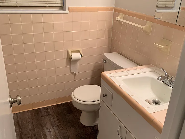 2201 W Parkview Ave — Photo 2