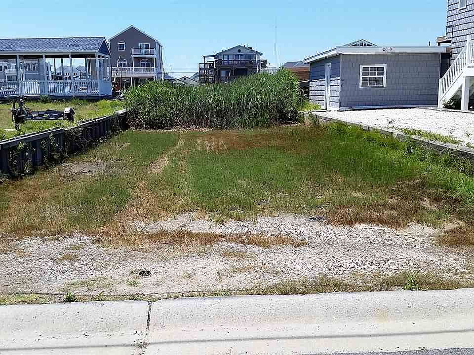 1st image of 670 W 26th Ave