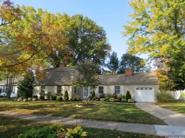 131 E 31st St, Holland, MI 49423