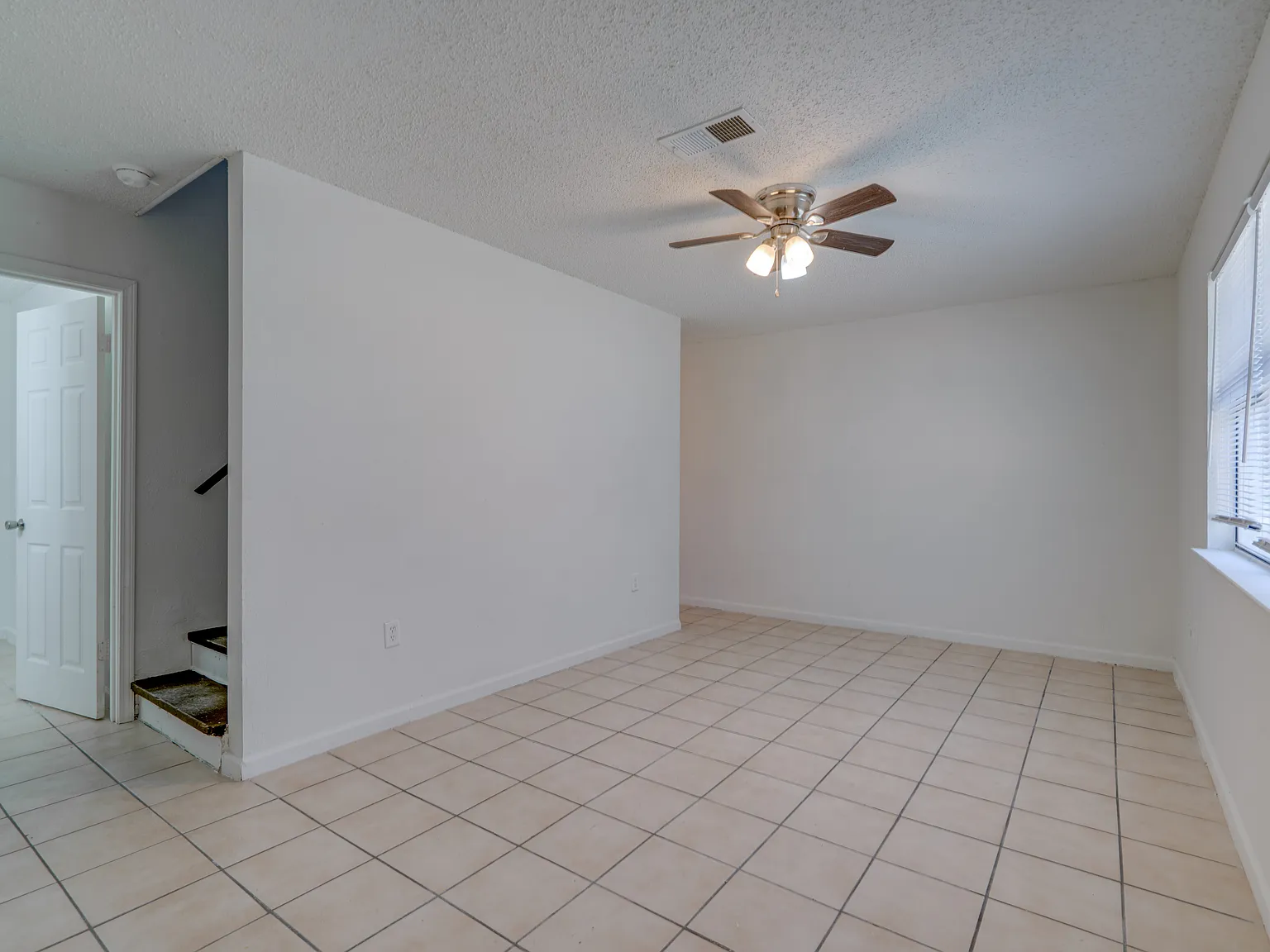 2 bed, 2.5 bath, 1000 sqft, $899 — Photo 4