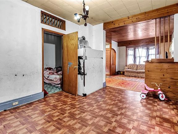 5th image of 24 Hoffman Pl