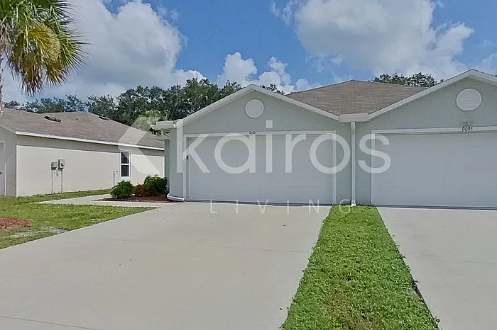 3 bed, 2.0 bath, 1400 sqft, $1,574 — Photo 3