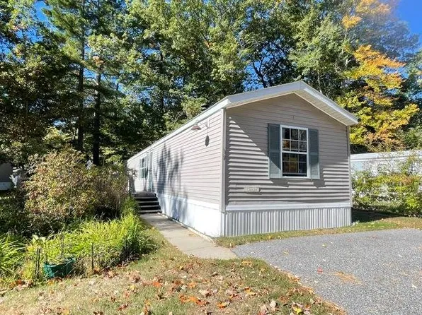 19 Hemlock Dr, Gorham, ME 04038