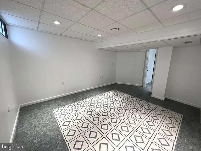 513 Willow Ave — Photo 24