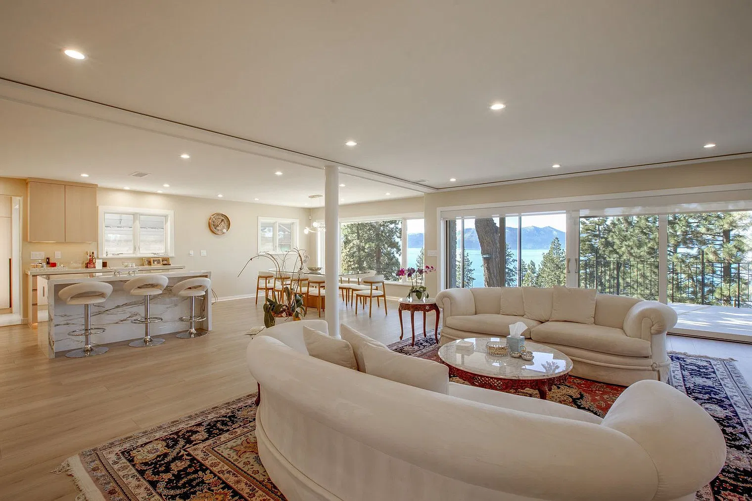 5 bed, 6.0 bath, 5995 sqft, $23,786 — Photo 1