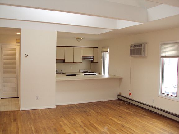 3rd image of 42 Sintsink Dr E APT 11