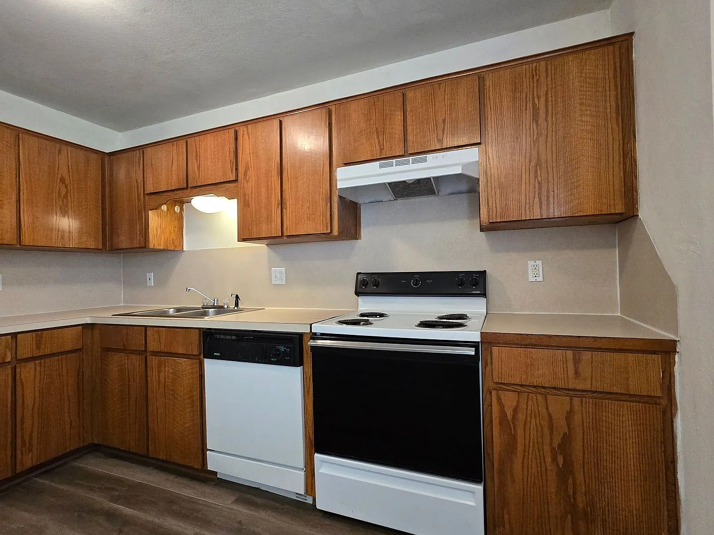 Rent Reduction - Available Now! — Photo 4