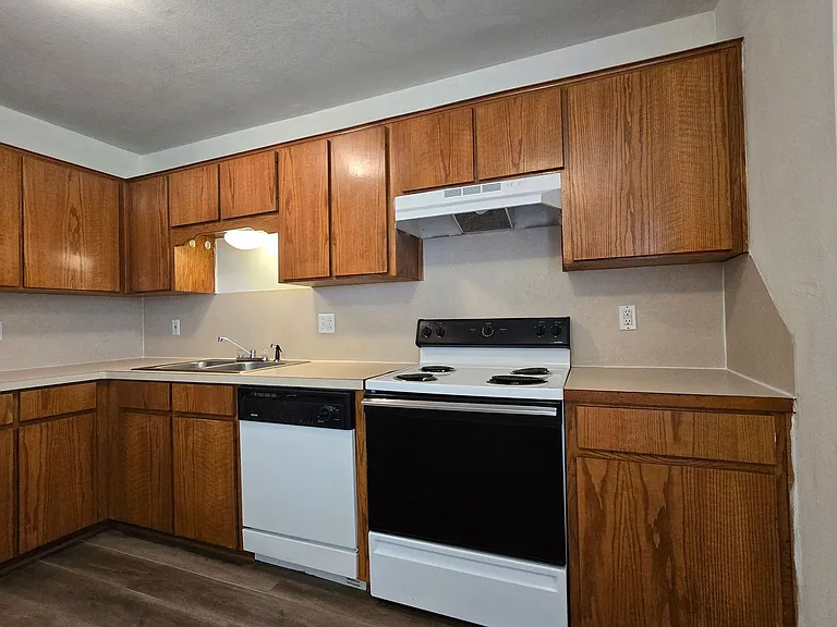 1007 Circle M Dr #D — Photo 4