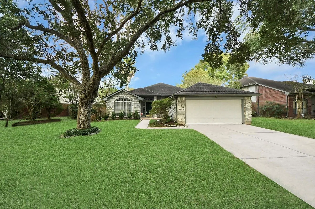 3 bed, 2.0 bath, 1896 sqft, $2,800 — Photo 3