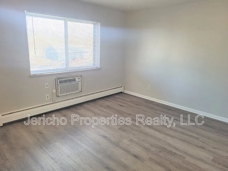 2 bed, 1.0 bath, 762 sqft, $1,295 — Photo 4