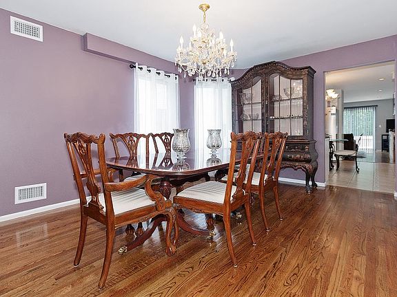 4th image of 275 Seguine Ave