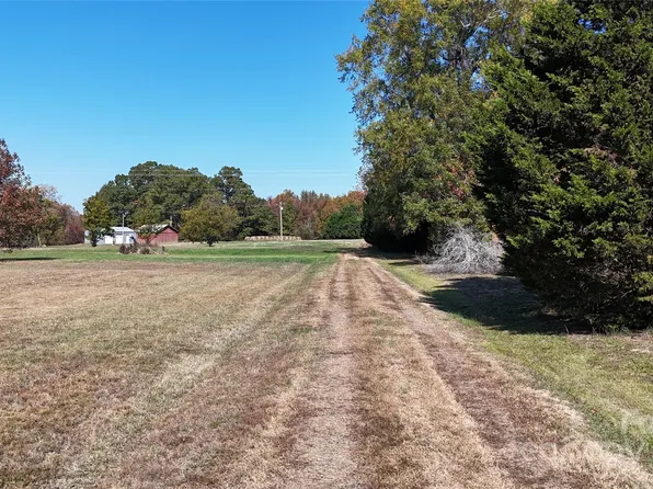 1851 Pleasant Hill Liberty Rd, Liberty, NC 27298