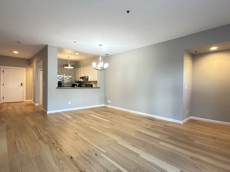 97 E Saint James St #27 — Photo 11