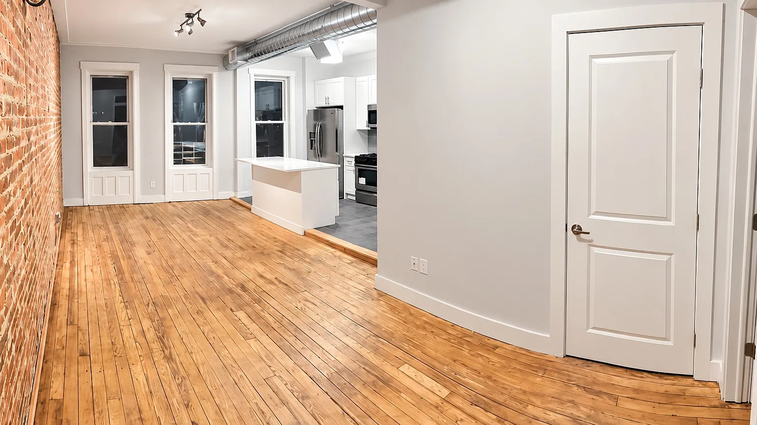 2 bed, 1000 sqft, $2,950 — Photo 2
