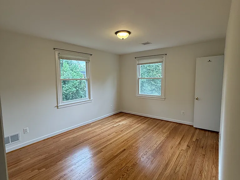 4325 Maple Ave — Photo 10