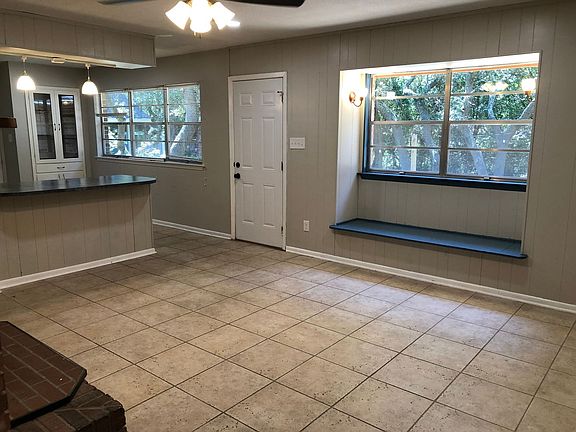 4th image of 6 Dogwood Dr