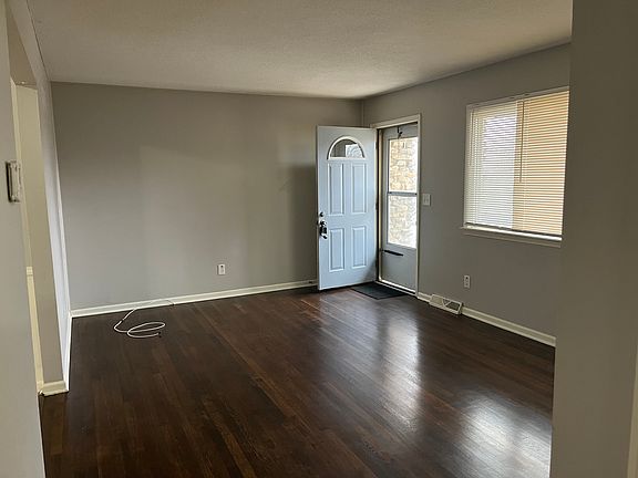 3rd image of 33915 W 83rd St