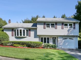 45 Hill Ct, Pompton Lakes, NJ 07442