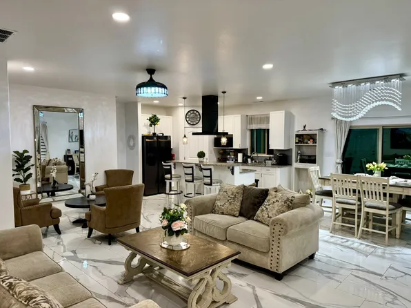 3936 Jaxson Ln, Santa Fe, NM 87507