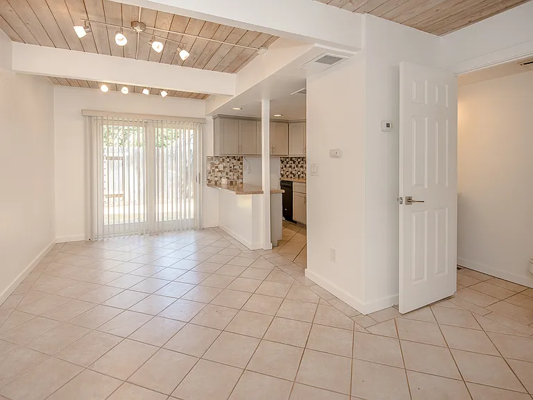 3121 Nantucket Ter — Photo 27
