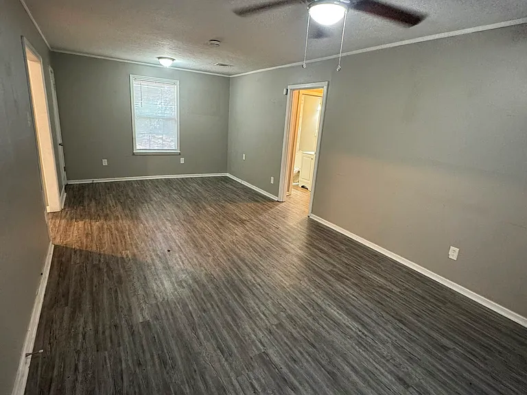 901 S Harrison St — Photo 2