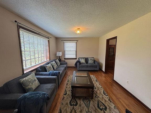 4th image of 720 Riverland Dr