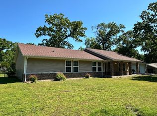 907 Liberty Dr, Seneca, MO 64865